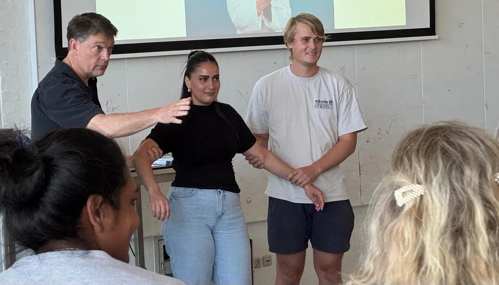 Hvem ringer en folkeskole til, når episoderne bliver for mange?